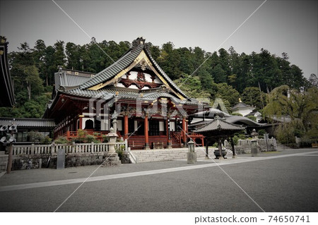 It is a temple opened by Nichiren saints during the Kamakura period and is the head temple of the Nichiren sect. (Kuonji Temple, Minobu) It is a temple opened by Nichiren saints during the Kamakura period and is the head temple of the Nichiren sect. (Kuonji Temple, Minobu) 74650741