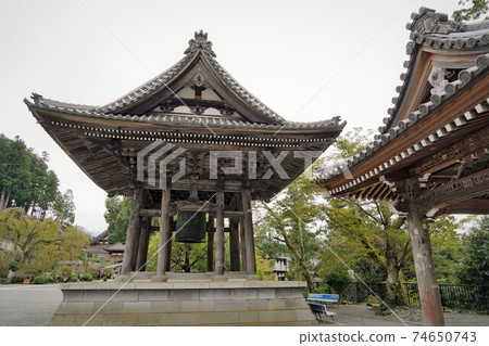 It is a temple opened by Nichiren saints during the Kamakura period and is the head temple of the Nichiren sect. (Kuonji Temple, Minobu) 74650743