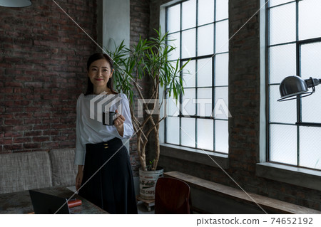 女生 女孩 女性 74652192