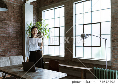 女生 女孩 女性 74652198