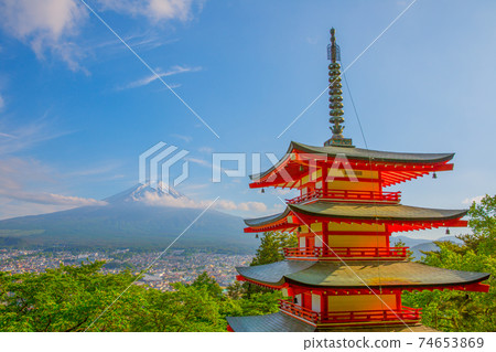 五層寶塔,散發出柔和的藍色富士山 五層寶塔,散發出柔和的藍色富士山 74653869