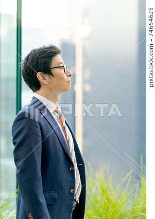 30多歲的商人 74654625