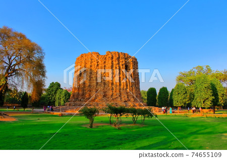 前往印度第2102部分：庫圖卜塔（2102） 74655109