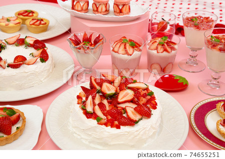 草莓酥餅和使用草莓的各種甜點 74655251