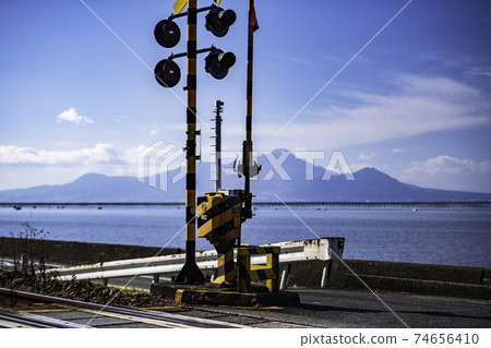 White clouds in the clear blue sky A crossing of the triangular line where you can see the blue sea of the Ariake Sea 74656410