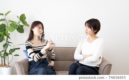 Girlfriend fighting 74656955