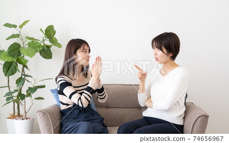 Girlfriend fighting 74656967