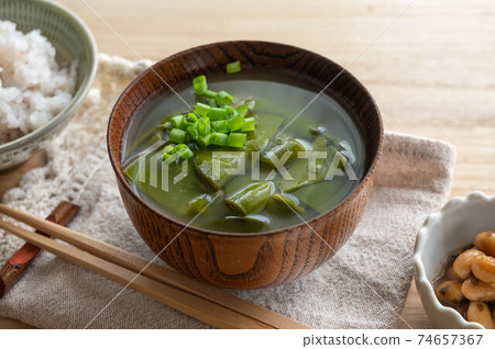 Raw mekabu miso soup 74657367