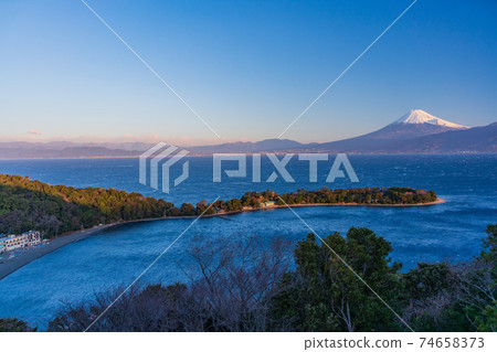 （靜岡縣）從吹大風的大崎市到海上的富士山 74658373