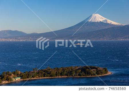 (靜岡縣)海上富士山,一艘在大崎市沿海航行的軍艦 (靜岡縣)海上富士山,一艘在大崎市沿海航行的軍艦 74658560