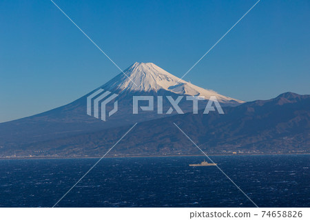 (Shizuoka Prefecture) Mt. Fuji over the sea, a warship sailing in Suruga Bay where strong winds blow (Shizuoka Prefecture) Mt. Fuji over the sea, a warship sailing in Suruga Bay where strong winds blow 74658826