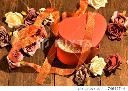 Present gift anniversary couple Present gift anniversary couple 74659744