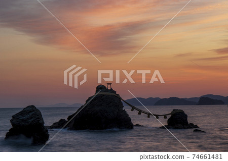 Futami couple morning on the rock Futami couple morning on the rock 74661481