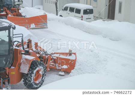 Snow removal work Snow removal work 74662272