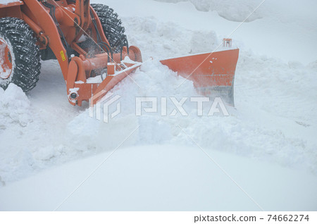Snow removal work 74662274
