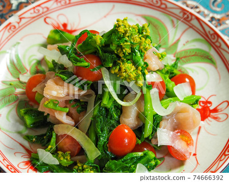 Rape blossom and prosciutto salad Rape blossom and prosciutto salad 74666392