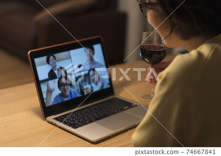 Online drinking party image Online drinking party image 74667841
