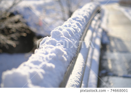 雪在護欄上 雪在護欄上 74668001
