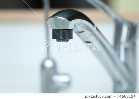 Faucet that breaks down and does not produce tap water 74668194
