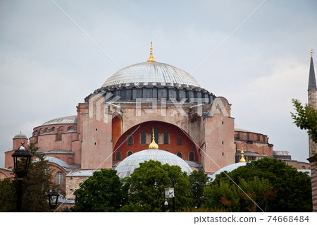 Hagia Sophia is a museum, historical basilica and mosque in Istanbul. It was built by the Byzantine Emperor Justinianus, for 532-537 in Istanbul. Photo shooting 14 june 2020 74668484