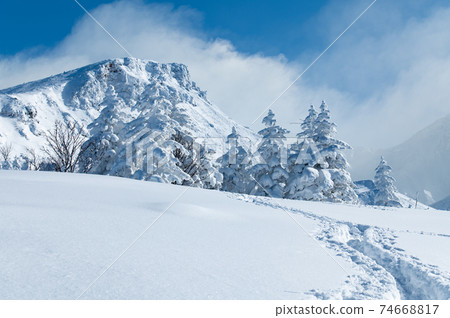 Snowy mountains where Tokachi mountain range monsters live Snowy mountains where Tokachi mountain range monsters live 74668817