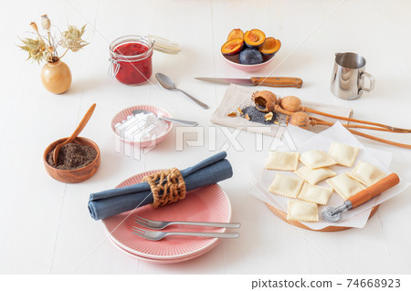 Pastry parcels filled with plum marmalade, dusted with poppy seed and icing sugar. 74668923