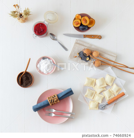 Pastry parcels filled with plum marmalade, dusted with poppy seed and icing sugar. 74668924