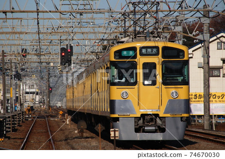 [SS] Seibu Shinjuku Line 2000 Series (Semi-express 10-car train: Seibu Shinjuku ⇔ Honkawagoe) 74670030