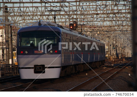 [SS] Seibu Shinjuku Line: Limited Express Koedo (new vehicle/LED formation) 74670034