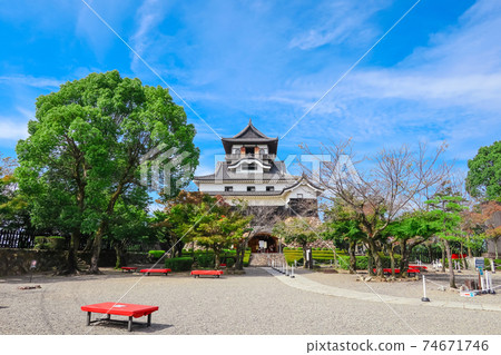 View of Inuyama Castle, a national treasure, from the ground of Honmaru <Inuyama City, Aichi Prefecture> View of Inuyama Castle, a national treasure, from the ground of Honmaru <Inuyama City, Aichi Prefecture> 74671746