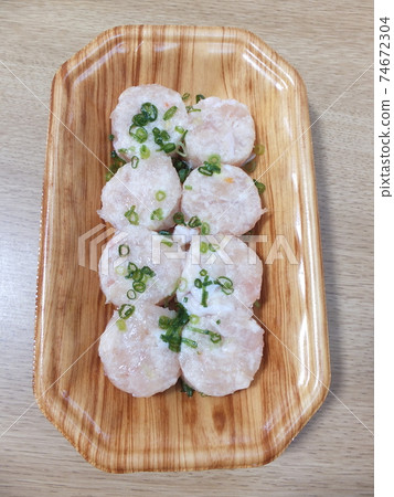 Raw chicken dumplings 74672304