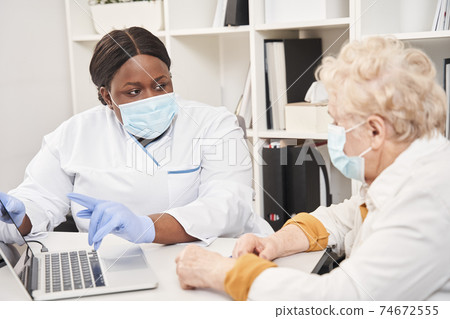 Doctor talking with senior woman patient 74672555