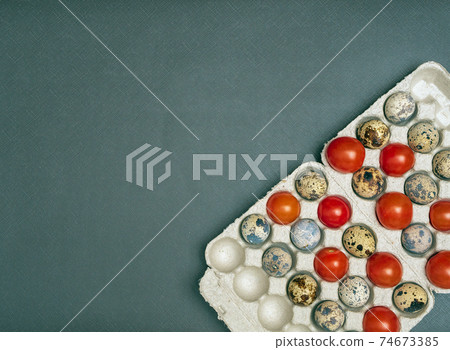 tomatoes, eggs, bead 74673385