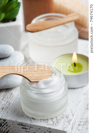 Cosmetic jar with cream 74674170