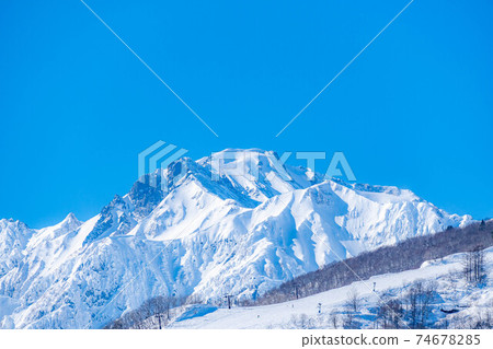 冬天從白馬村看到白雪皚皚的北阿爾卑斯山[長野縣] 74678285