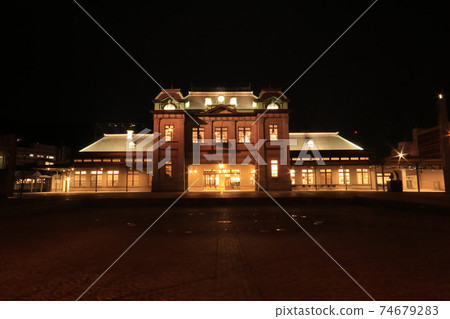 鹿兒島本線門司站的夜景 74679283