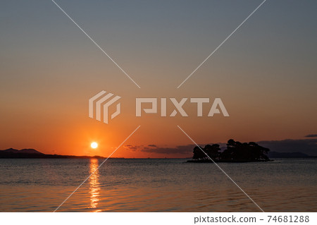 日本100個最佳日落:島根縣松江市新地湖的日落 日本100個最佳日落:島根縣松江市新地湖的日落 74681288