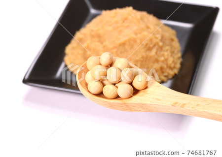 味iso和大豆在盤子上 味iso和大豆在盤子上 74681767