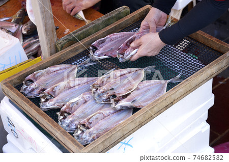 Opening of horse mackerel Opening of horse mackerel 74682582