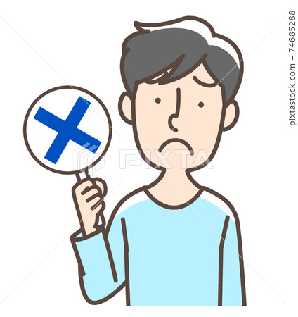 一個男人抱著一個十字架 74685288