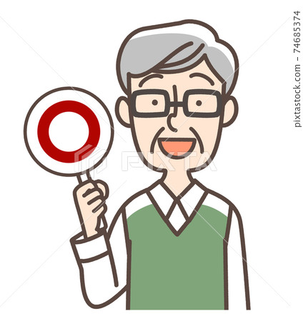 一個男人拿著一個圓形的鈔票 74685374