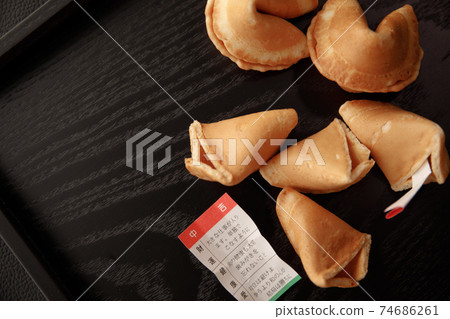 Lucky item: Fortune cookie Lucky item: Fortune cookie 74686261
