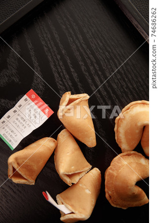 Lucky item: Fortune cookie Lucky item: Fortune cookie 74686262