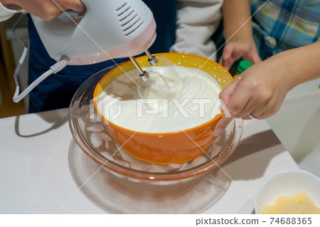 Whipped cream Whipped cream 74688365