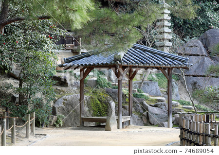 Okayama Korakuen in winter 74689054