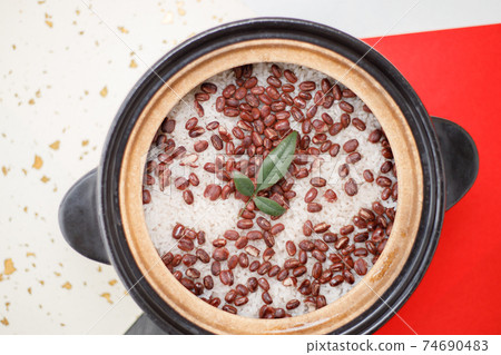 日本料理：紅米飯，年糕，慶典套裝 74690483