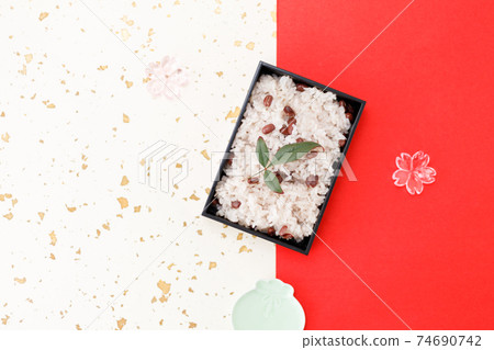 日本料理:紅米飯,年糕,慶典套裝 日本料理:紅米飯,年糕,慶典套裝 74690742