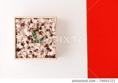 日本料理：紅米飯，okowa，泡桐盒裝okowa 74691721