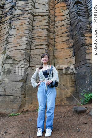 台灣女孩在澎湖玄武岩自然保留區 74691906