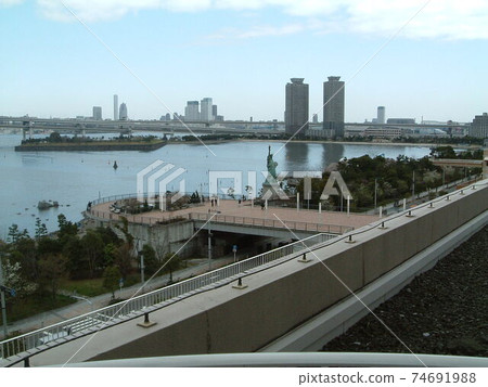 東京台場,大日光從東京台場看早晨的自由女神像 東京台場,大日光從東京台場看早晨的自由女神像 74691988